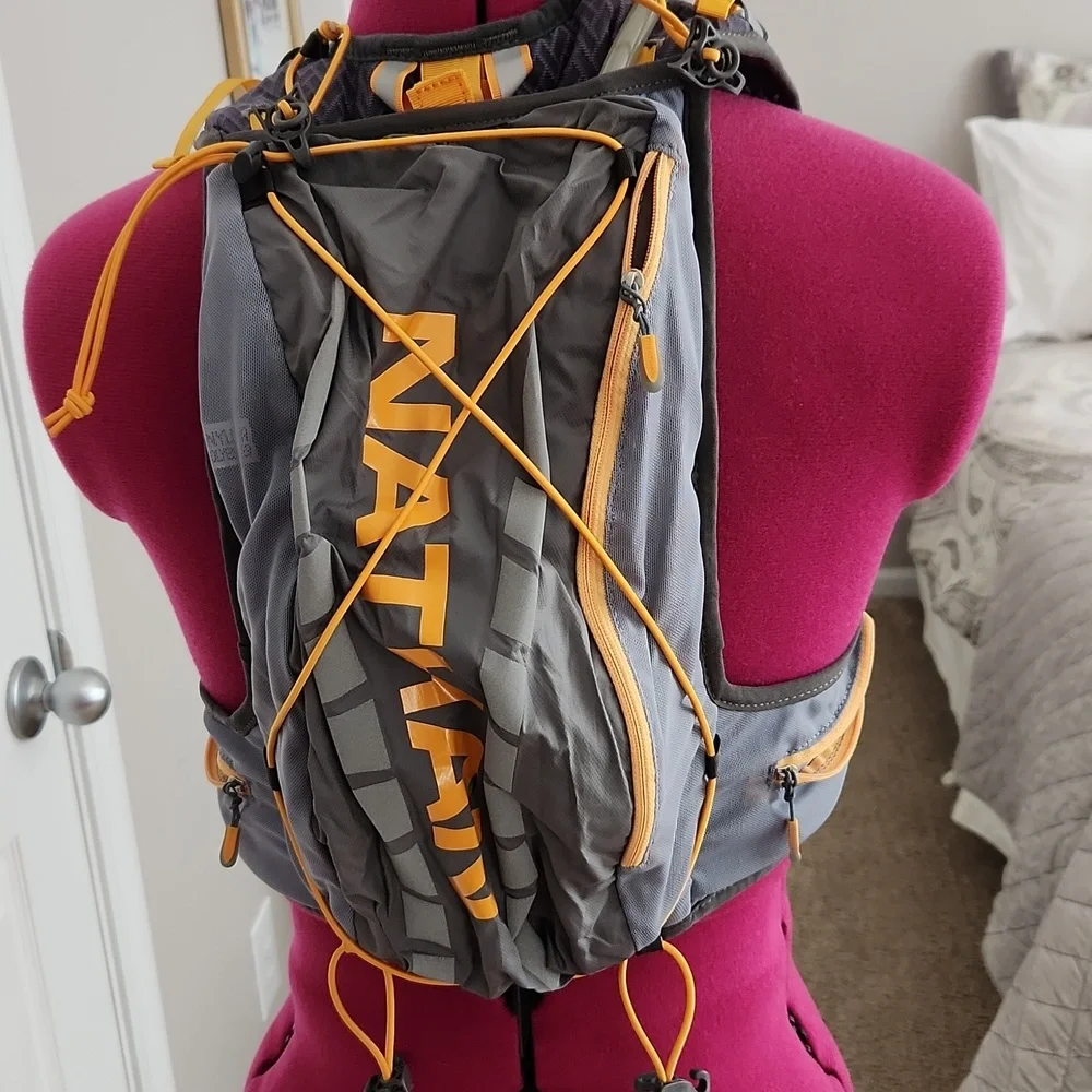 Nathan Runner's/Hiker's vest with water bladder - Picture 3 of 6